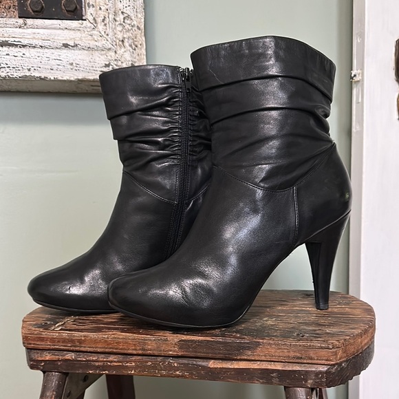 BLAKE SCOTT Ruched Black Leather Heeled Ankle Boots - Picture 1 of 12